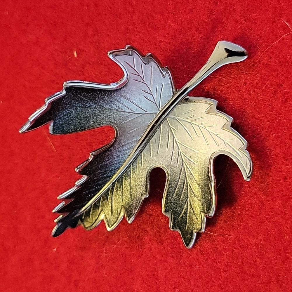 silver-toned Maple Leaf Brooch